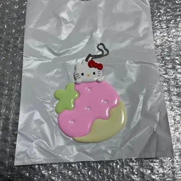 산리오 퓨로랜드 한정판 메르헨 공방 이름 홀더 헬로키티 딸기