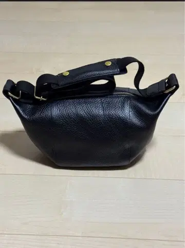 ART BROWN 바디백 천연 가죽 이탈리아 가죽 애리조나 블랙