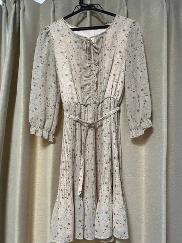 꽃무늬 퍼프 슬리브 원피스 무릎 기장