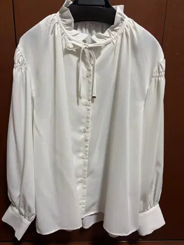 화이트 프릴 셔츠 긴팔
