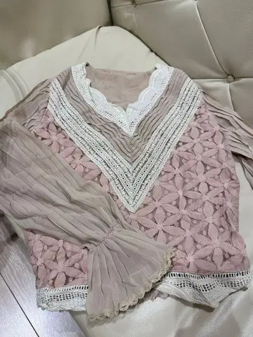 cawaii 핑크 베이지 쉬폰 블라우스 레이스 디테일