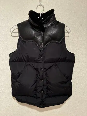 록키 마운틴 페더 베드 블랙 다운 베스트 s 사이즈