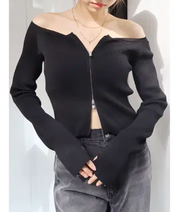 프론트 지퍼 오프숄더 니트탑