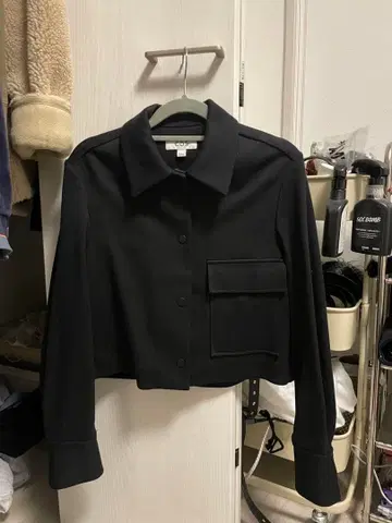 COS 블랙 크롭 자켓