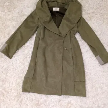 올리브 그린 롱 코트