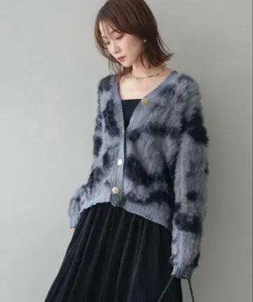 뉘앙스 패턴 샤기 니트 가디건 그레이/lumier esica 같은 형태