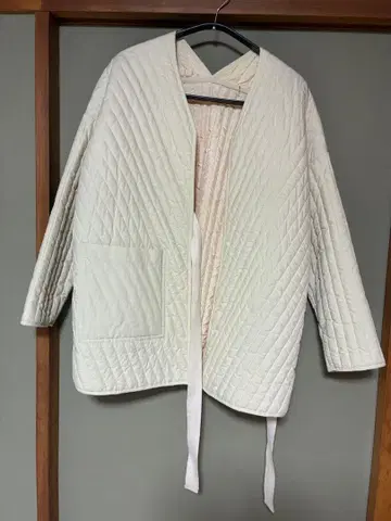 아이보리 퀼팅 자켓