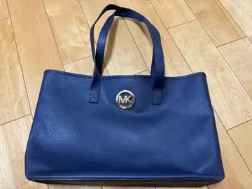 마이클코어스 네이비 가죽 토트백