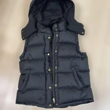 애로우즈 블랙 다운 베스트 후드 부착