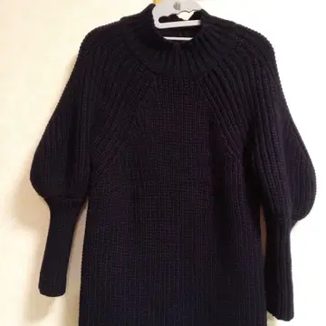 새상품급 어도어 네이비 두꺼운 니트