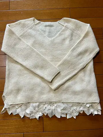 오프화이트 V넥 스웨터 이너 포함