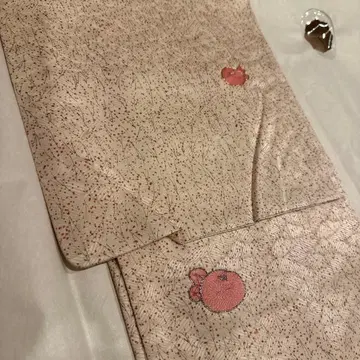 실크 소재 토비코몬 기모노 핑크와 빨간색 자수