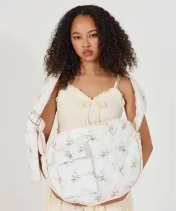 TINA:JOJUN 꽃무늬 퀼팅 숄더백