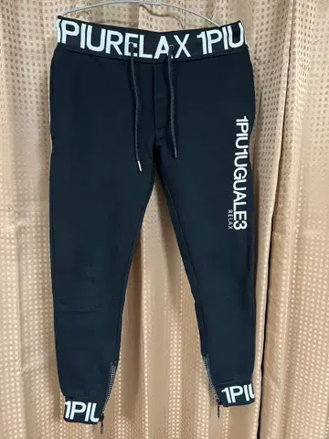 1PIU1UGUALE3 조거 팬츠 블랙
