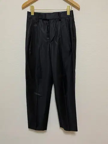 스태닝 루어 블랙 팬츠