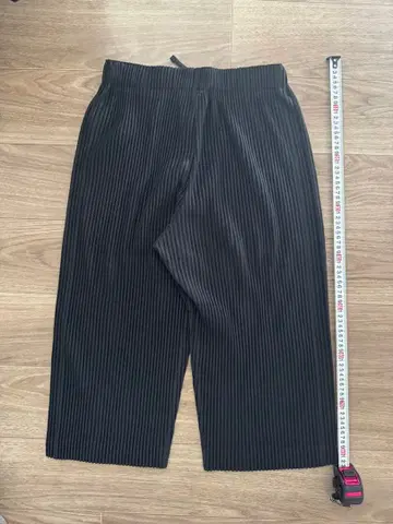 옴므플리세 플리츠 크롭 팬츠