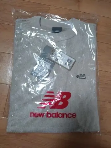 뉴발란스 THE CITY 긴팔 슈패치 M 사이즈 AMT35165