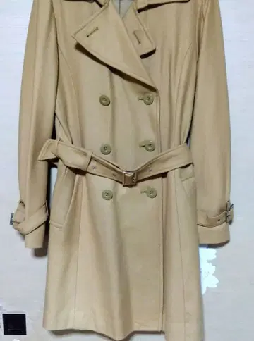 베이지 더블 브레스트 코트