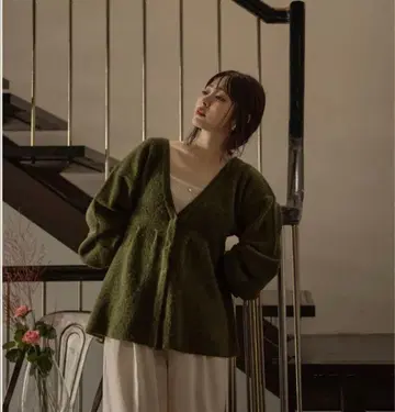 올리브 그린 V넥 니트 가디건