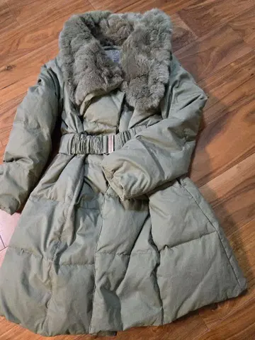 올리브 그린 퍼 다운 코트