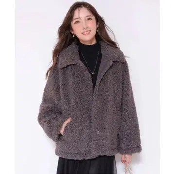 [ 새상품 ] Apuweiser-riche 스탠칼라 보아 코트 M