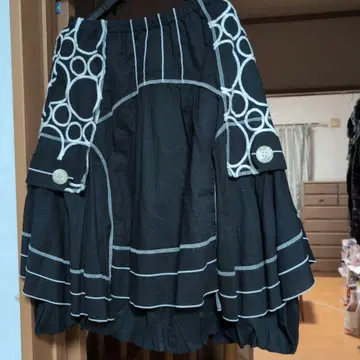 이터널리의 스커트입니다