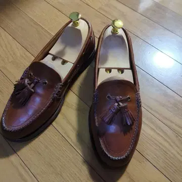 브라운 가죽 태슬 로퍼