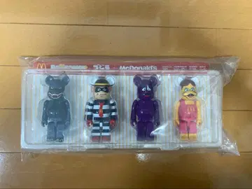 [ 미개봉 새상품 ] 맥도날드 150% 베어브릭 고질라 세트
