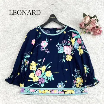 새상품급 광택감 레오나르 티셔츠 프릴 장식 꽃 무늬 네이비 M