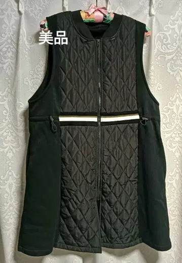 새상품급 블랙 퀼팅 슬리브리스 베스트