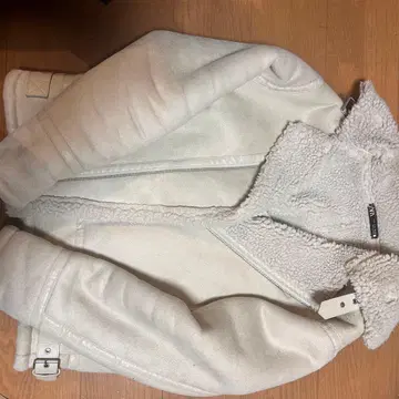 [ ZARA ] 화이트 보아 자켓