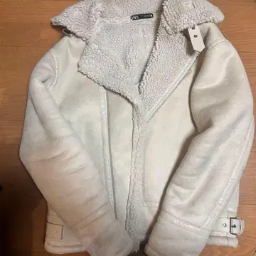 [ ZARA ] 화이트 보아 자켓