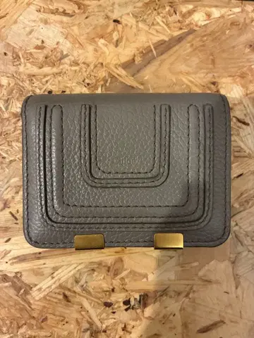 끌로에 그레이 접이식 지갑