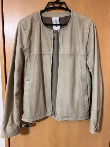 베이지 가죽 노카라 자켓