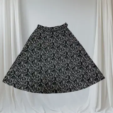 [새상품급] UNIVERVAL MUSE 유니버설 뮤즈 스커트