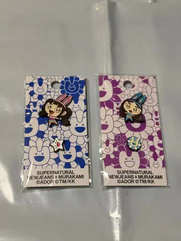 NEWJEANS x MURAKAMI 핀 배지