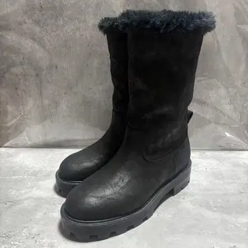 [ 미사용 새상품 ] H&M 보아 어그 부츠 23cm 미들 퍼