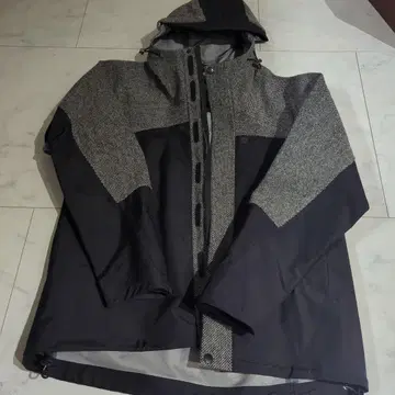 아쿠아 스큐텀 코트