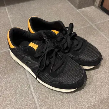 Saucony 블랙/오렌지 스니커즈