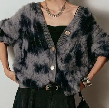 타이다이 패턴 샤기 니트 가디건 그레이/esica 같은 형태