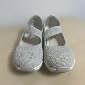 Skechers 베이지 슬립온 멜리 제인