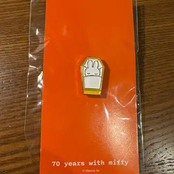 미피 70주년 기념 핀 배지