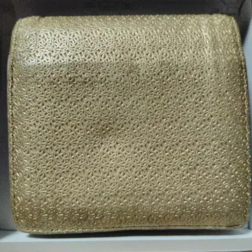 골드 엠보싱 가공 접이식 지갑