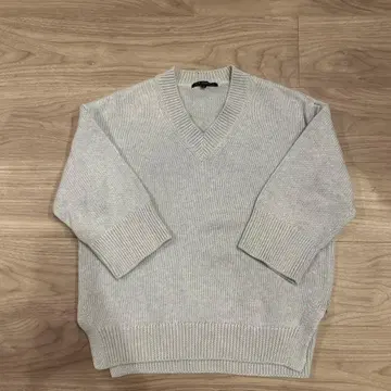 라이트 그레이 V넥 스웨터 사이즈 32