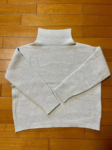 아이스 그레이 오프 터틀넥 스웨터