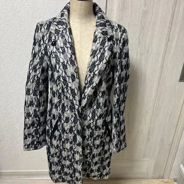 메종 스코치 레이스 무늬 코트