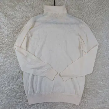 새상품급 PEMBRIDGE SHEPHERD 얇은 소재의 터틀넥 니트