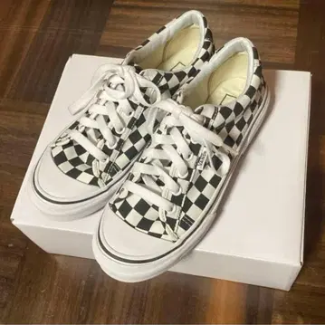 Vans 체커 패턴 스니커즈