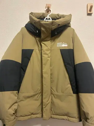 퍼스트 다운 다운 자켓 미디엄 카키/블랙