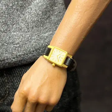 1/6 골드 손목시계